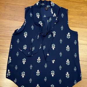 Ann Taylor Floral Navy Tie Neck Sleeveless Top size Medium